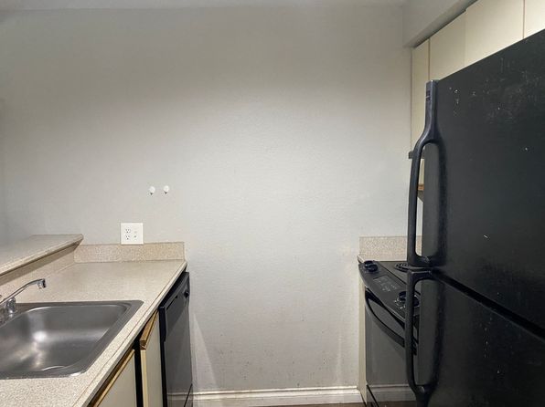 716 NE 42nd St APT 6