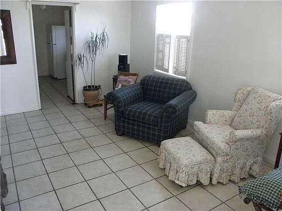 3rd image of 3829 Keltner Ave