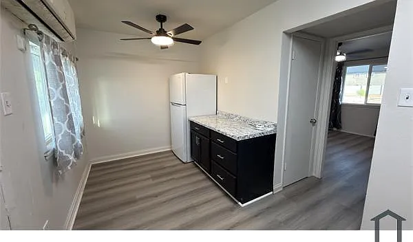 2129 N 26th Pl — Photo 3