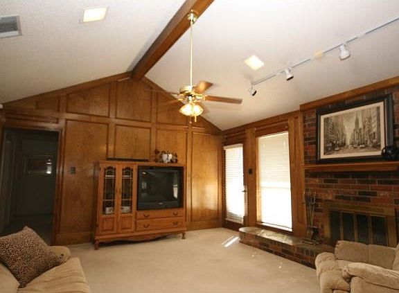 2nd image of 1904 Espinosa Dr