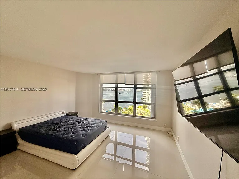19195 NE 36th Ct #905 — Photo 34