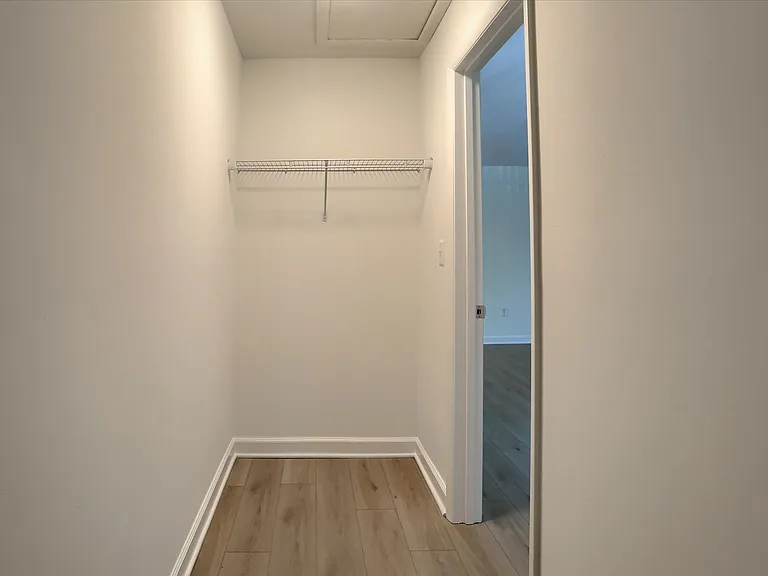 Twin Lakes Apartments — Photo 16