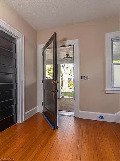 3 bed, 1945 sqft, $2,400 — Photo 4