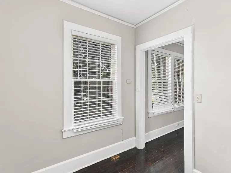 Clairmont Apartments — Photo 11