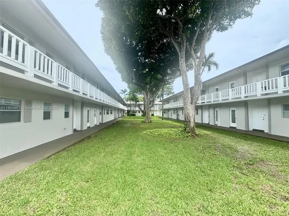430 SE 2nd Ave #4, Deerfield Beach, FL 33441