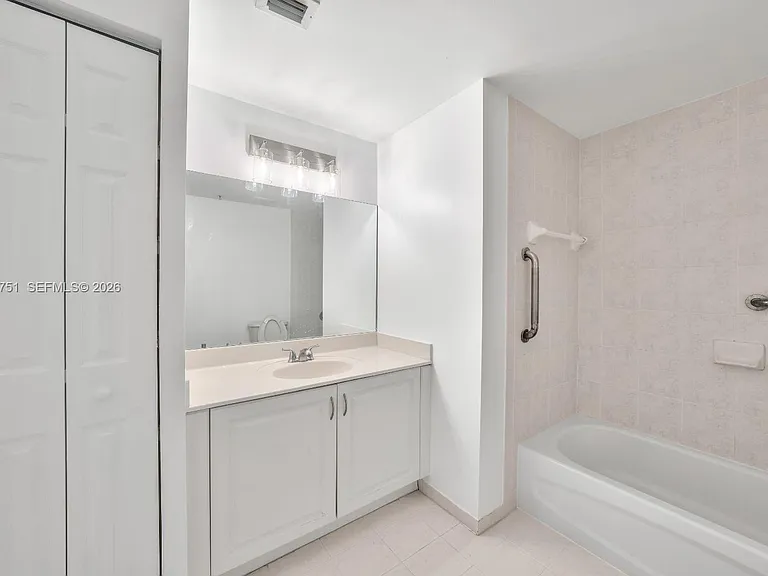 215 SW 42nd Ave #507 — Photo 18