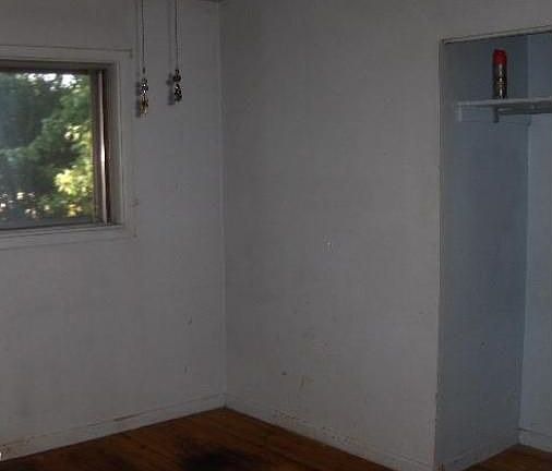 3rd image of 1613 Larry Ln