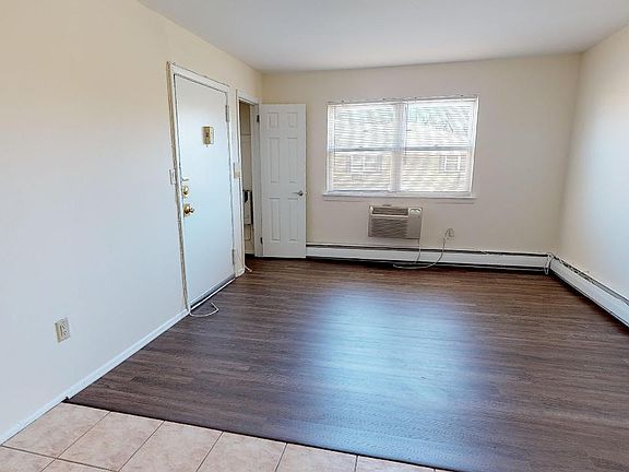 5th image of 114 Montgomery St APT A4