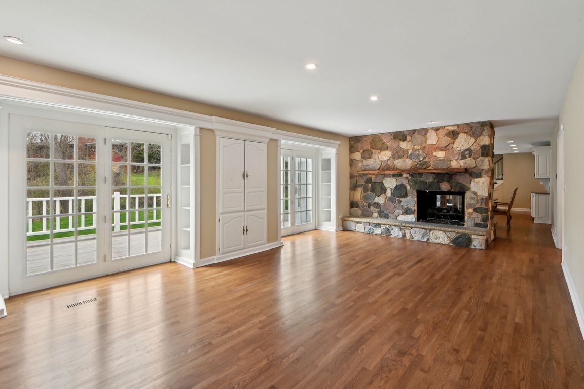 N Hickory Hill Dr-2304-007.jpg