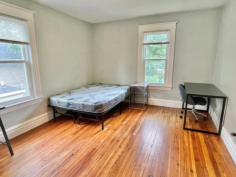 244 Barton St — Photo 7