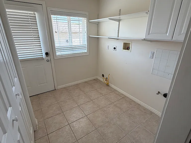 414 E Lime Ave — Photo 9