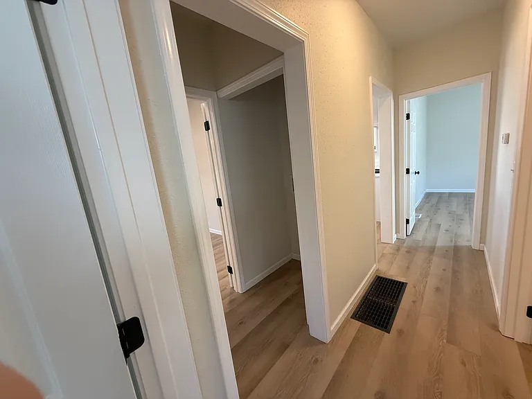 211 Frisco St — Photo 16