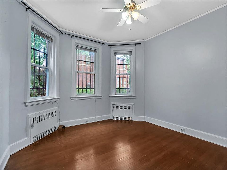 1st image of 25 Lynwood Pl #25LYN-12