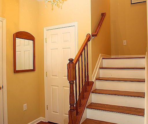 3rd image of 121 Rock Creek Dr