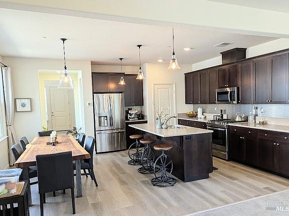 3rd image of 1637 Wildflower Way