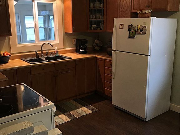 4th image of 90 Winona Blvd