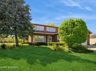 700 Berkshire Ct, Des Plaines, IL 60016