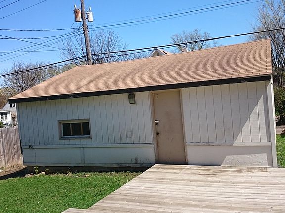 5th image of 1076 Earl St