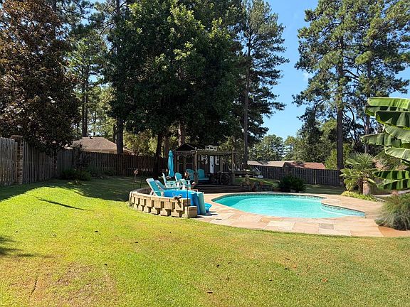 5th image of 64 Sassafras Dr