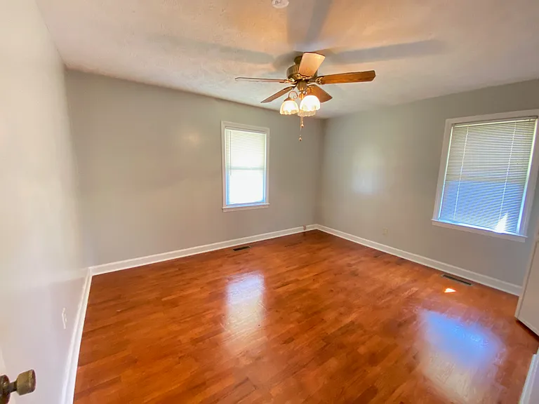 5118 Tulip Dr — Photo 12