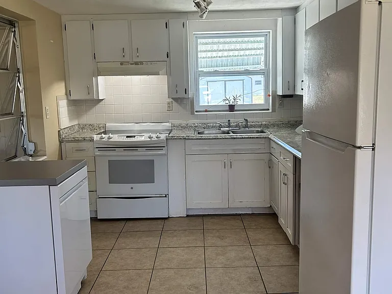 1177 South Ln — Photo 7