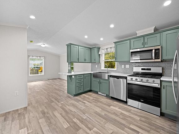 4th image of 1540 Broadway #23