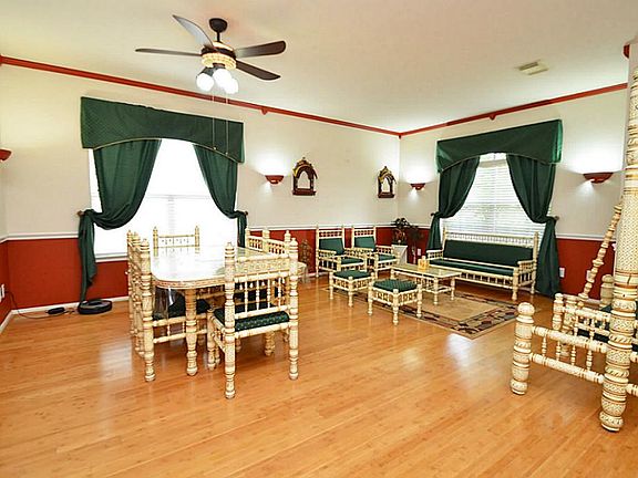 Formal Dining