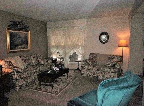 5th image of 7928 Oakview Ln