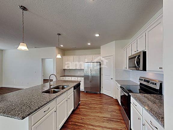 3rd image of 117 Banyan Forest Dr