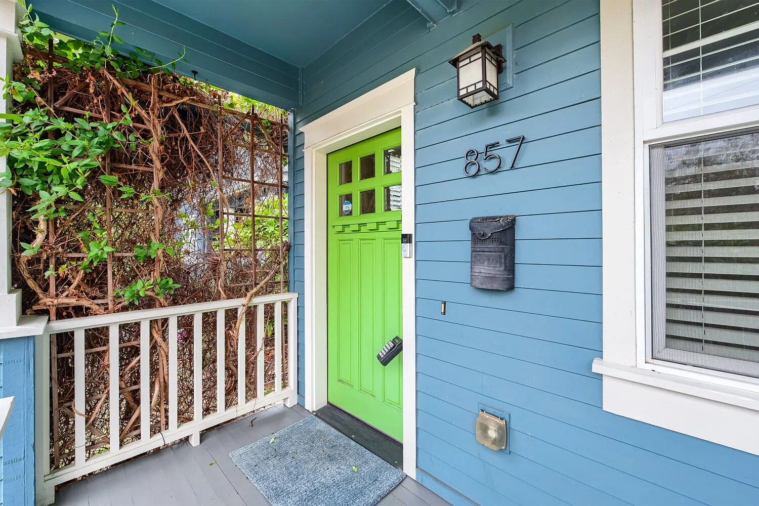 4 bed, 2.0 bath, 2092 sqft, $3,250 — Photo 1