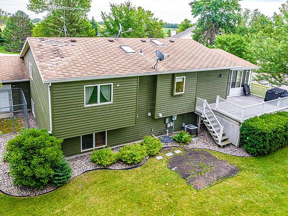 3rd image of 625 Evergreen Cir