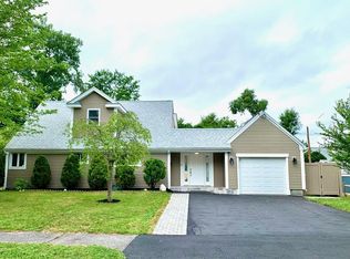 33 Hardwick Rd, Natick, MA 01760
