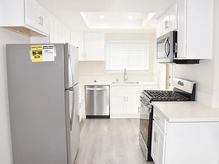 815 N Olive St — Photo 8