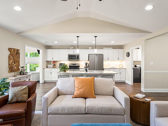 4th image of 154 Mayapple Way