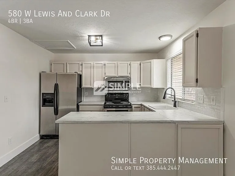 580 W Lewis And Clark Dr — Photo 11