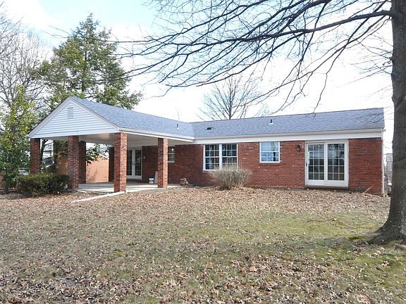 2nd image of 225 Essex Knoll Dr