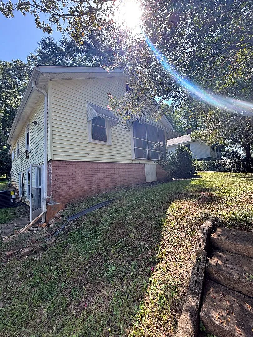 Newly Renovated & Move in ready — Photo 2