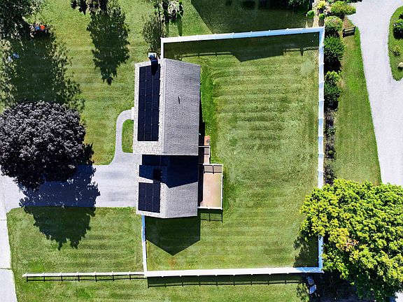 4th image of 2 Jeffrey Drive