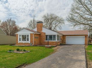 409 N Elm St, Lincoln, IL 62656
