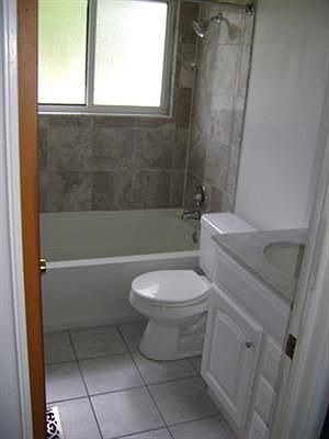 2nd image of 450 Moule Dr