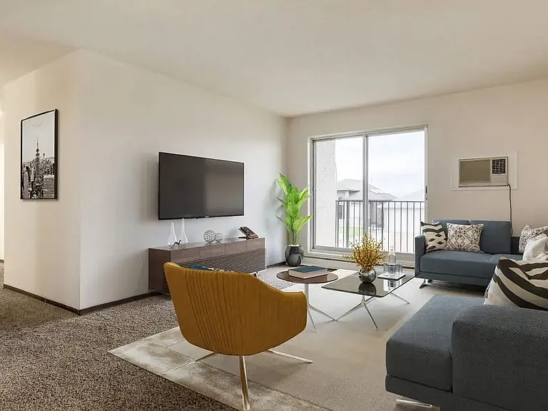 2327 Crestwood Dr SE — Photo 2