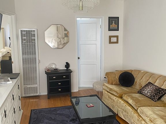 4th image of 4226 Gentry Ave