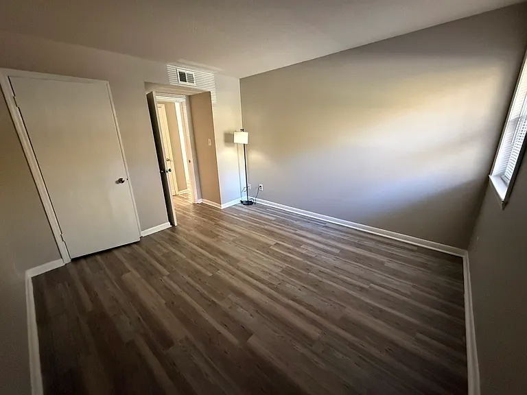 Lakewood Apartments — Photo 20