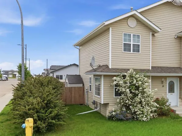 18 S Terrace Heights Dr, Lacombe, AB T4L 2L8