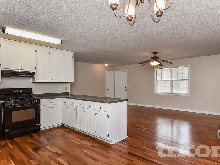 230 Parkway Ct — Photo 5