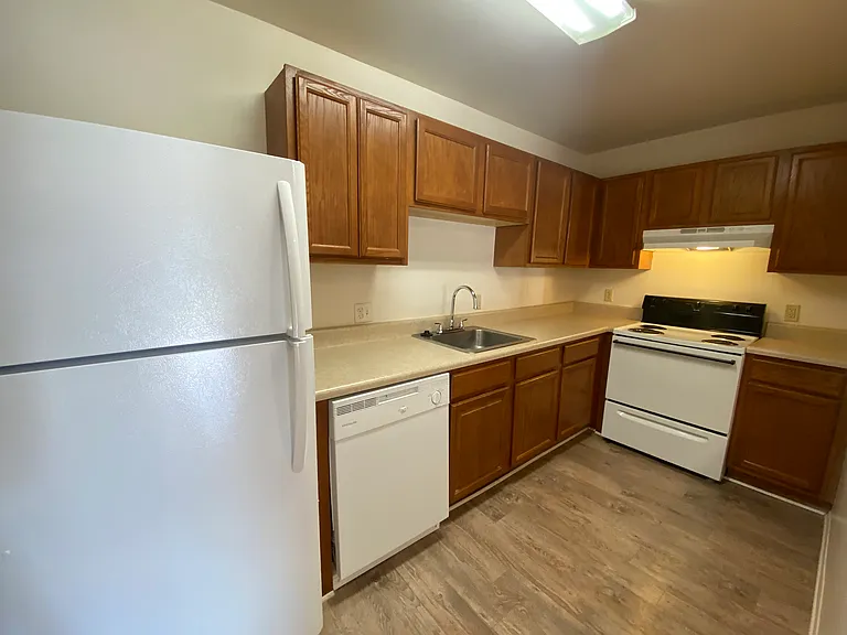 County Green Apartments — Photo 55