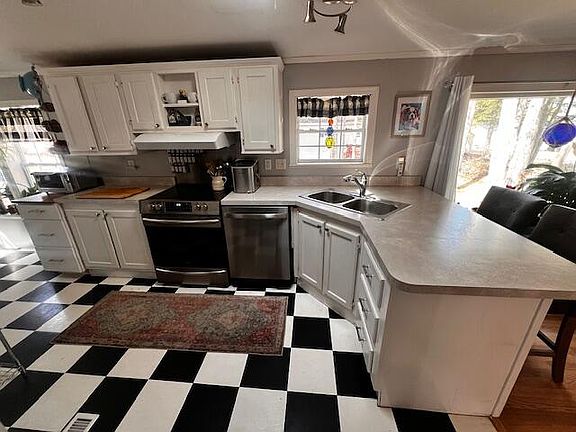 4th image of 16 Rockland Drive