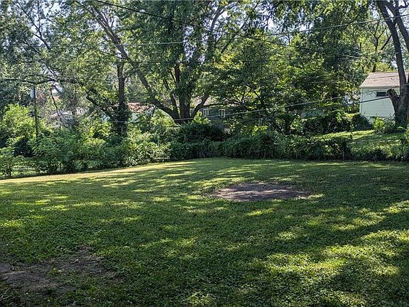 3rd image of 8515 Crystal Ave