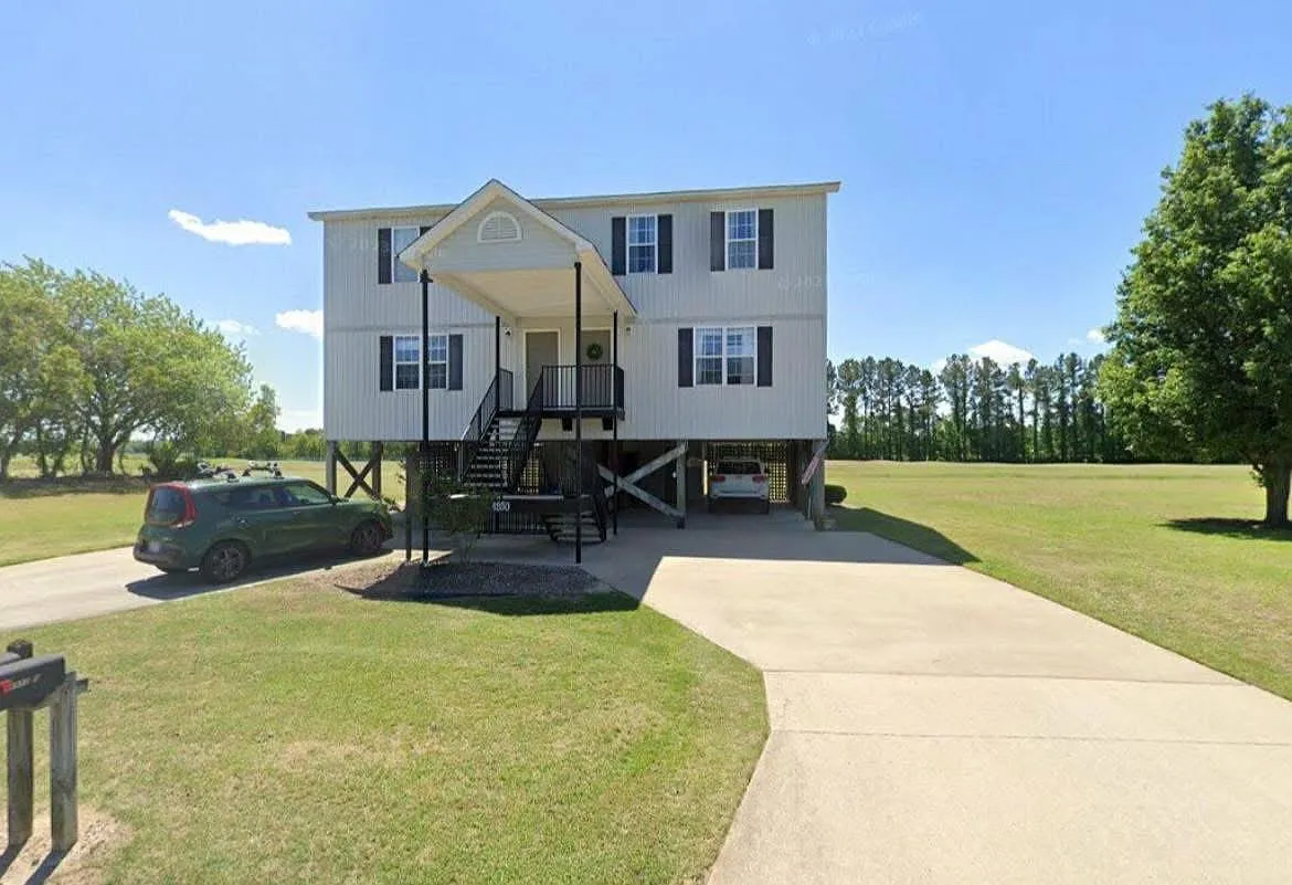 3 bed, 2.5 bath, 1408 sqft, $1,400 — Photo 1