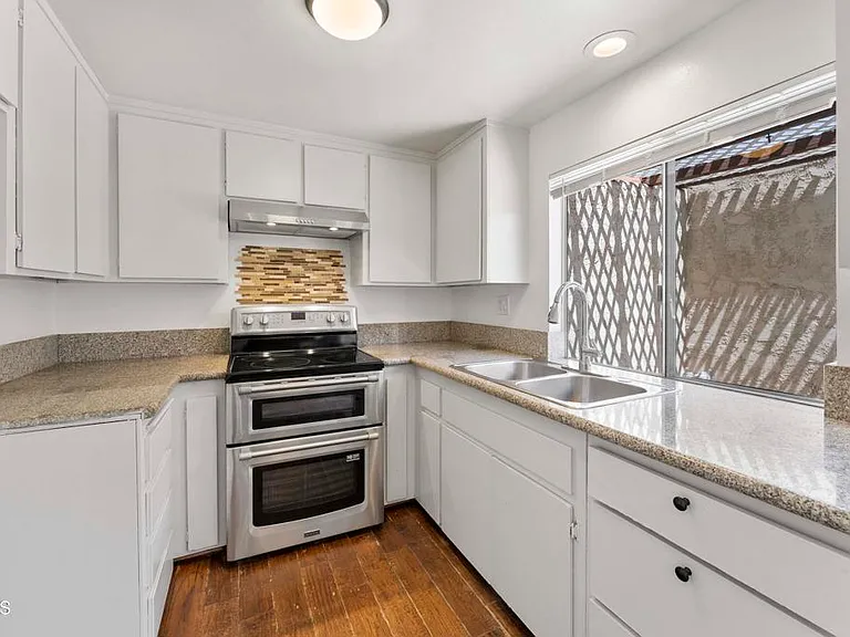 1316 Elm Ave #8 — Photo 5